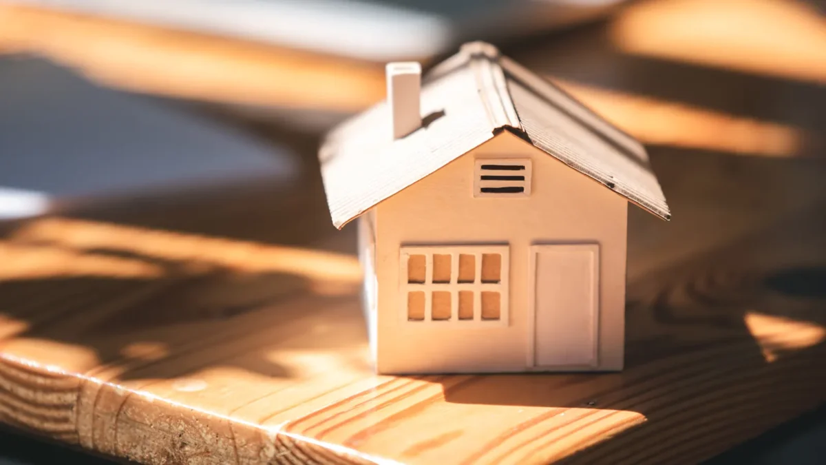 a cardboard house to signify possessive nouns